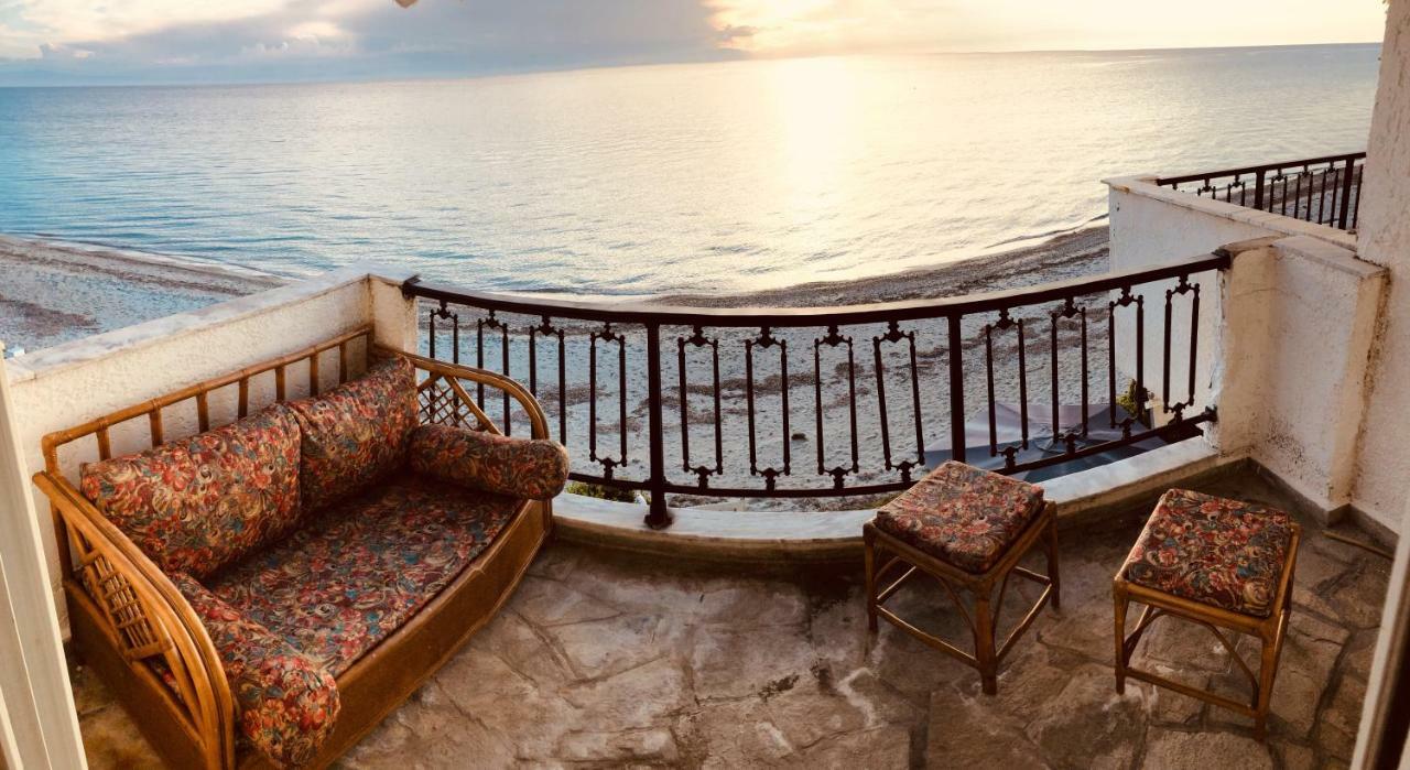 Seafront Maisonette In Fourka Exterior photo