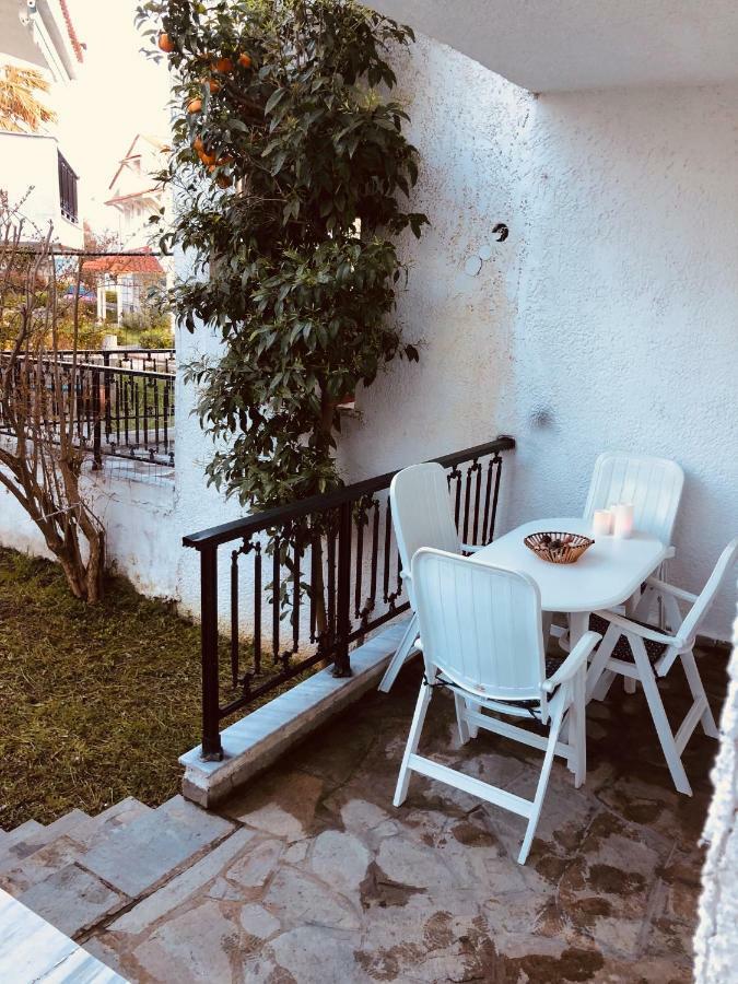 Seafront Maisonette In Fourka Exterior photo